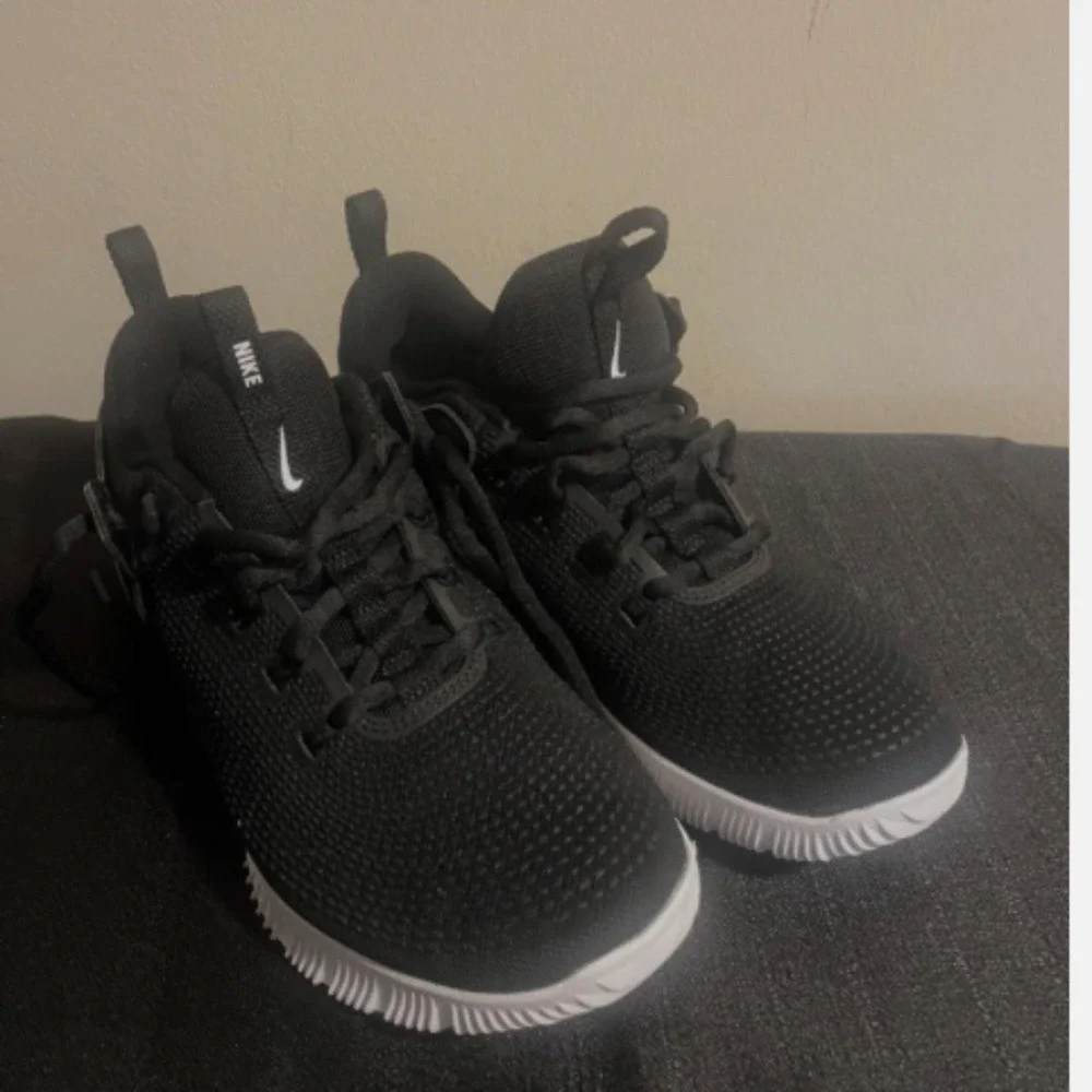 Nike Women's Black Knit Sneakers with White Outsole
